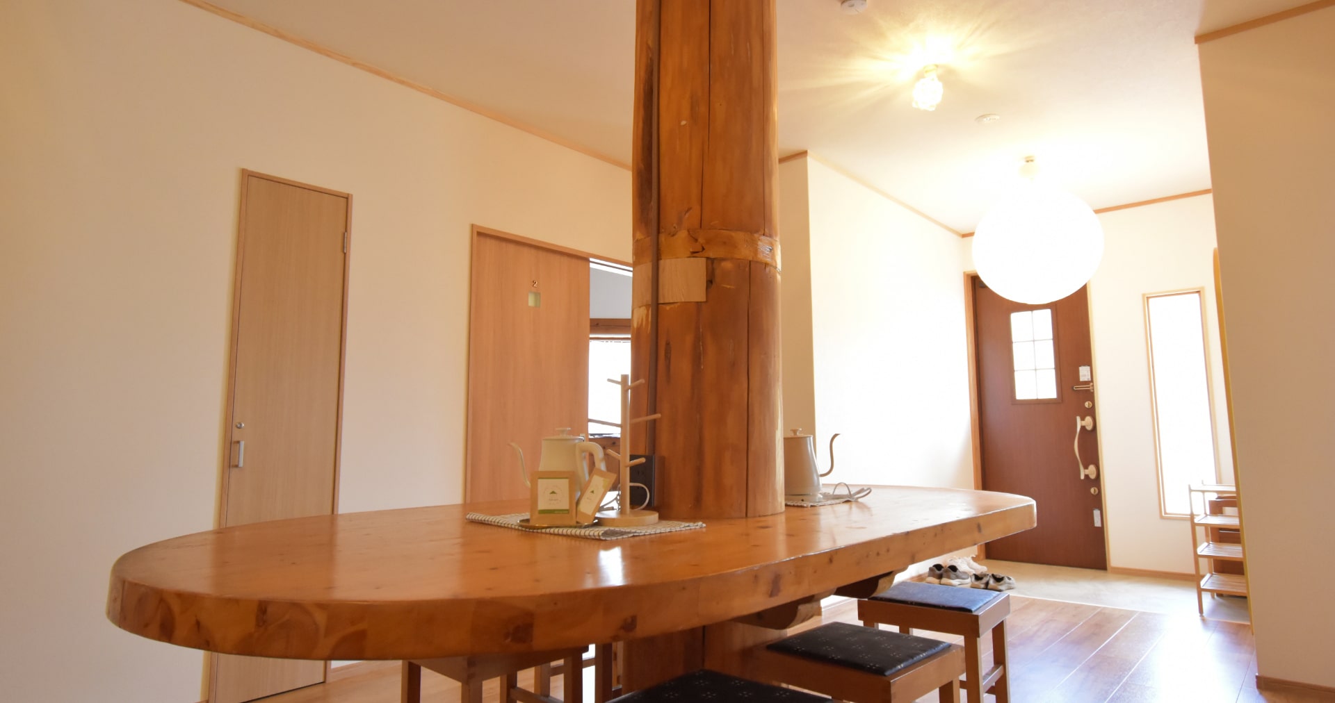 Guest house interior - Large wooden table and warm space